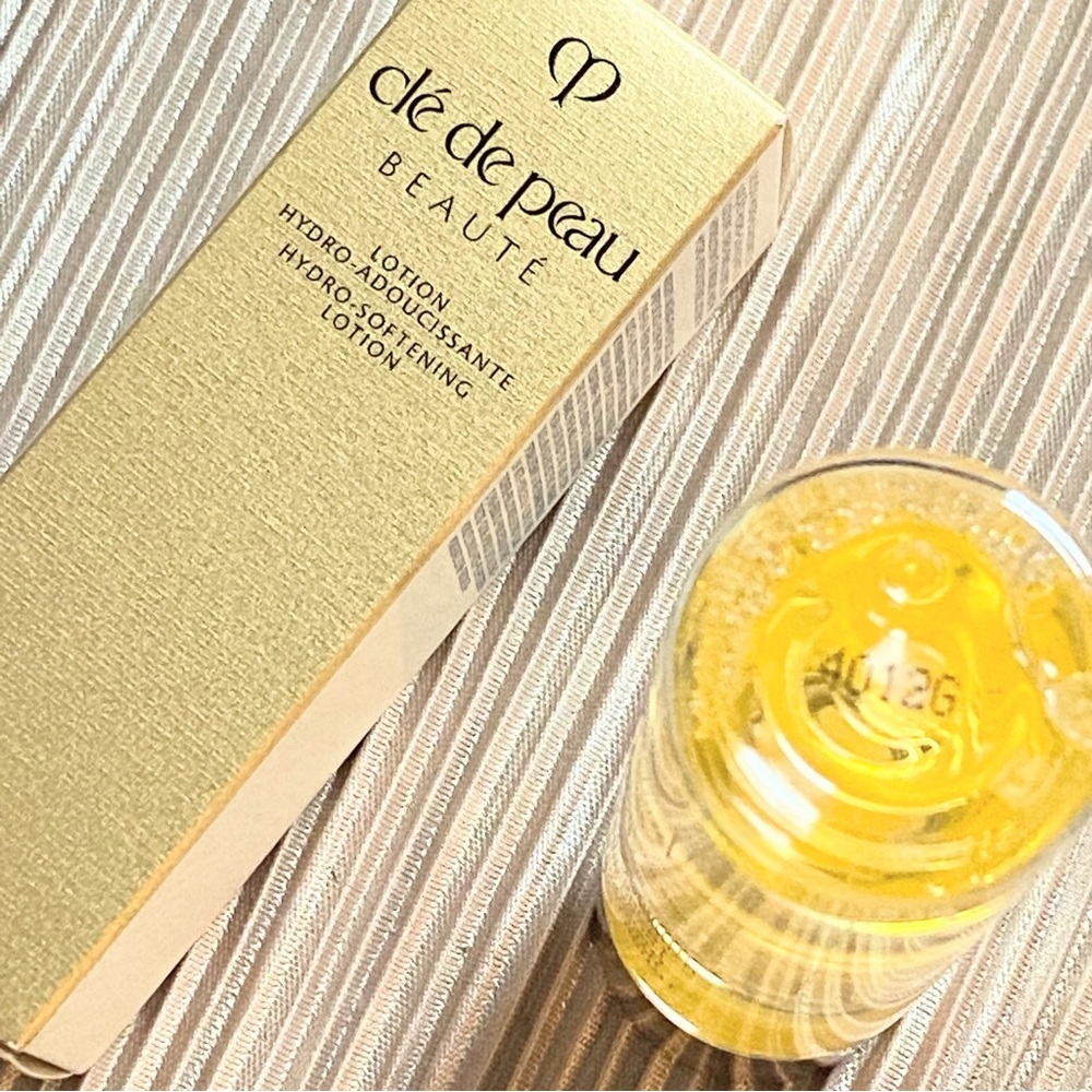 Cle De Peau Beaute Hydro Softening Lotion 1 oz / 30 ml - Picture 2 of 2